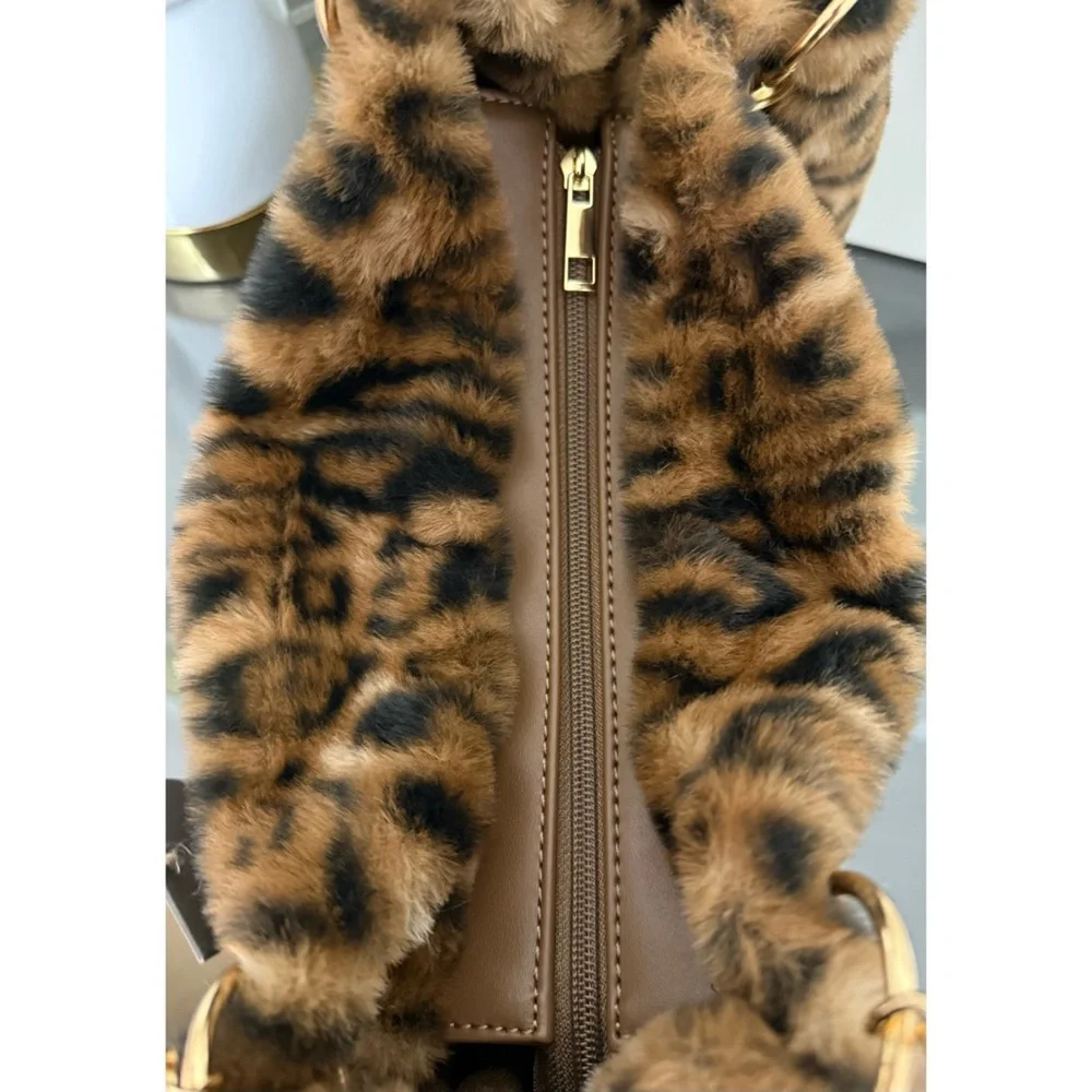 VIRAL Expressions NYC LEOPARD Faux‎ Fur Tote